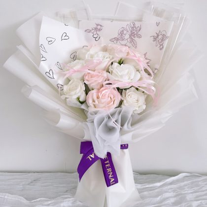 Elegant Soap Flower Bouquet – Pink & White Roses